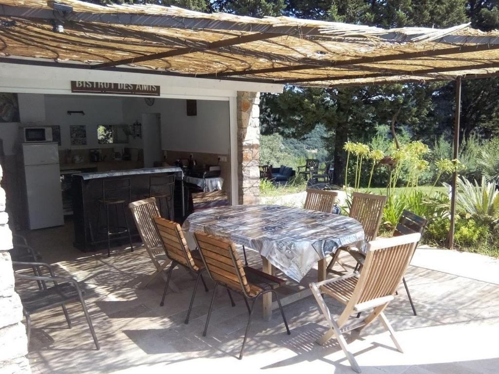 Bed and Breakfast Domaine L'Helion Taradeau Exterior foto