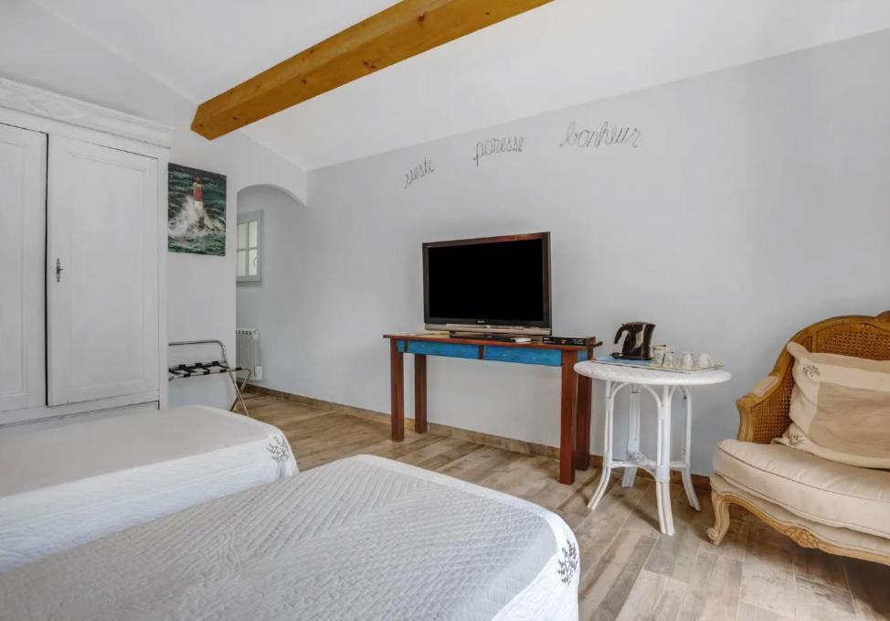 Bed and Breakfast Domaine L'Helion Taradeau Exterior foto