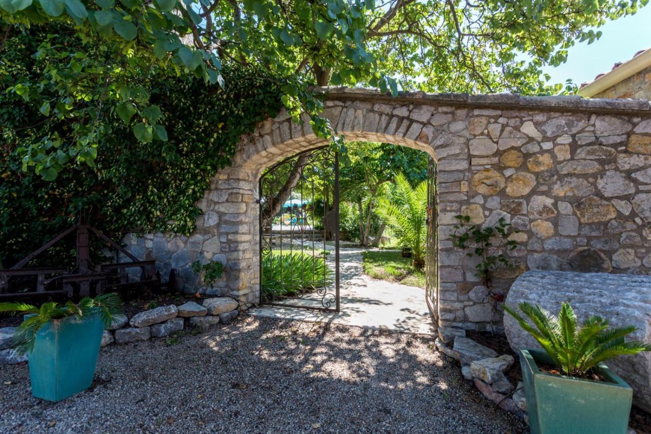 Bed and Breakfast Domaine L'Helion Taradeau Exterior foto