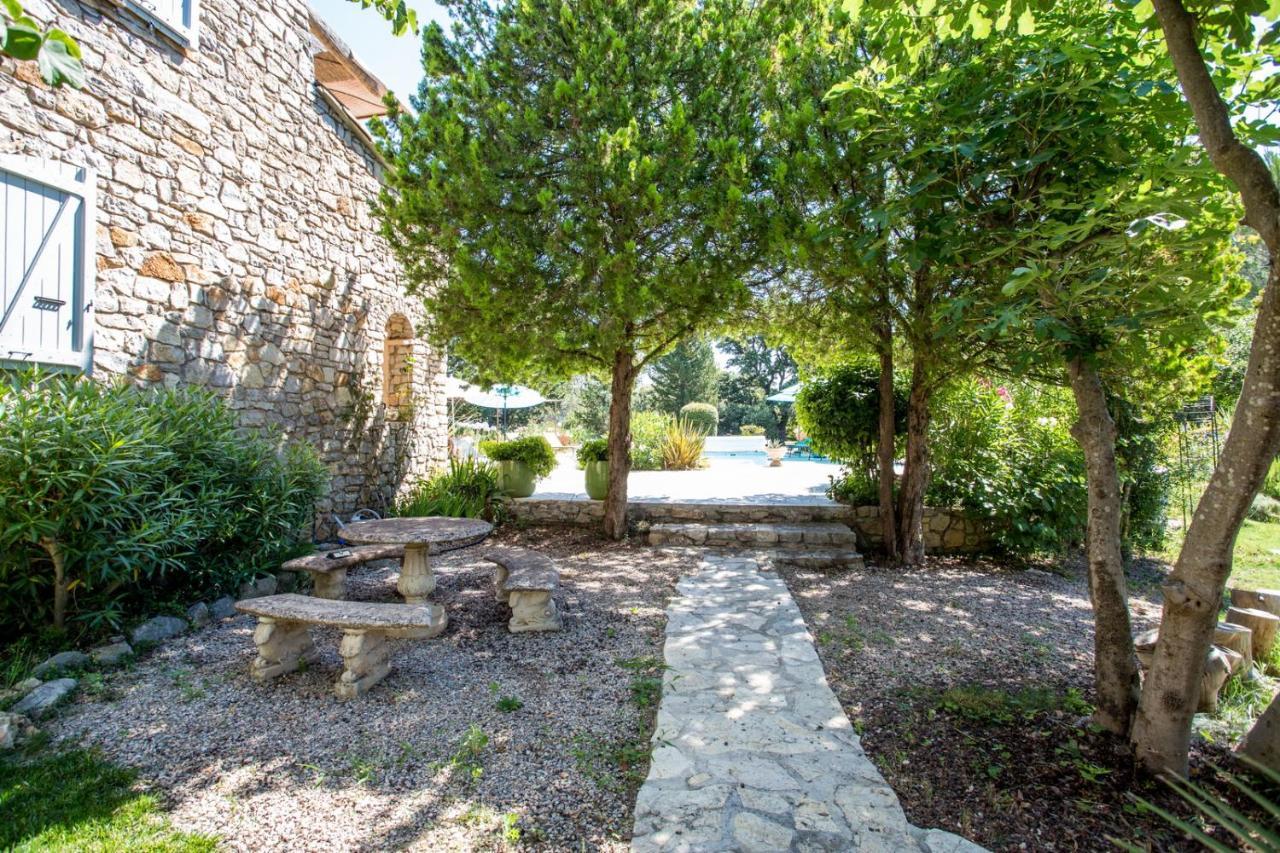 Bed and Breakfast Domaine L'Helion Taradeau Exterior foto